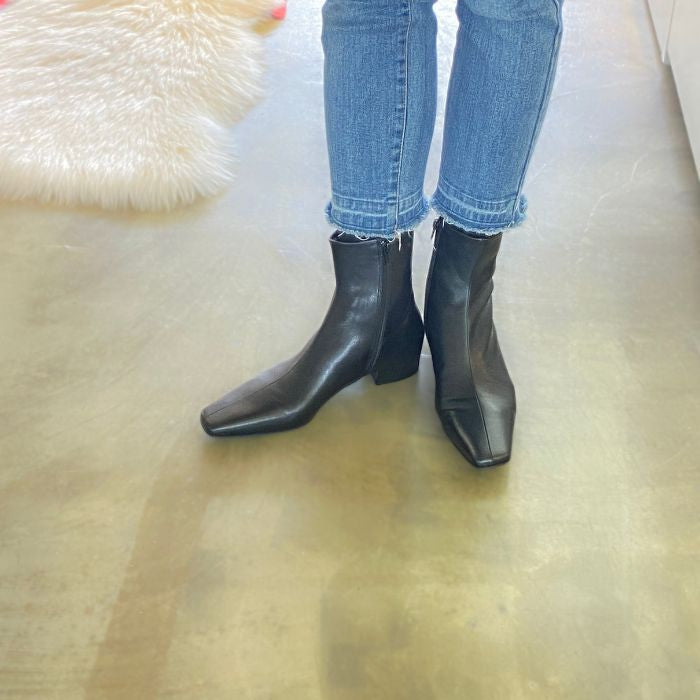 FABIO RUSCONI ] No.446 – SEVEN AND A HALF